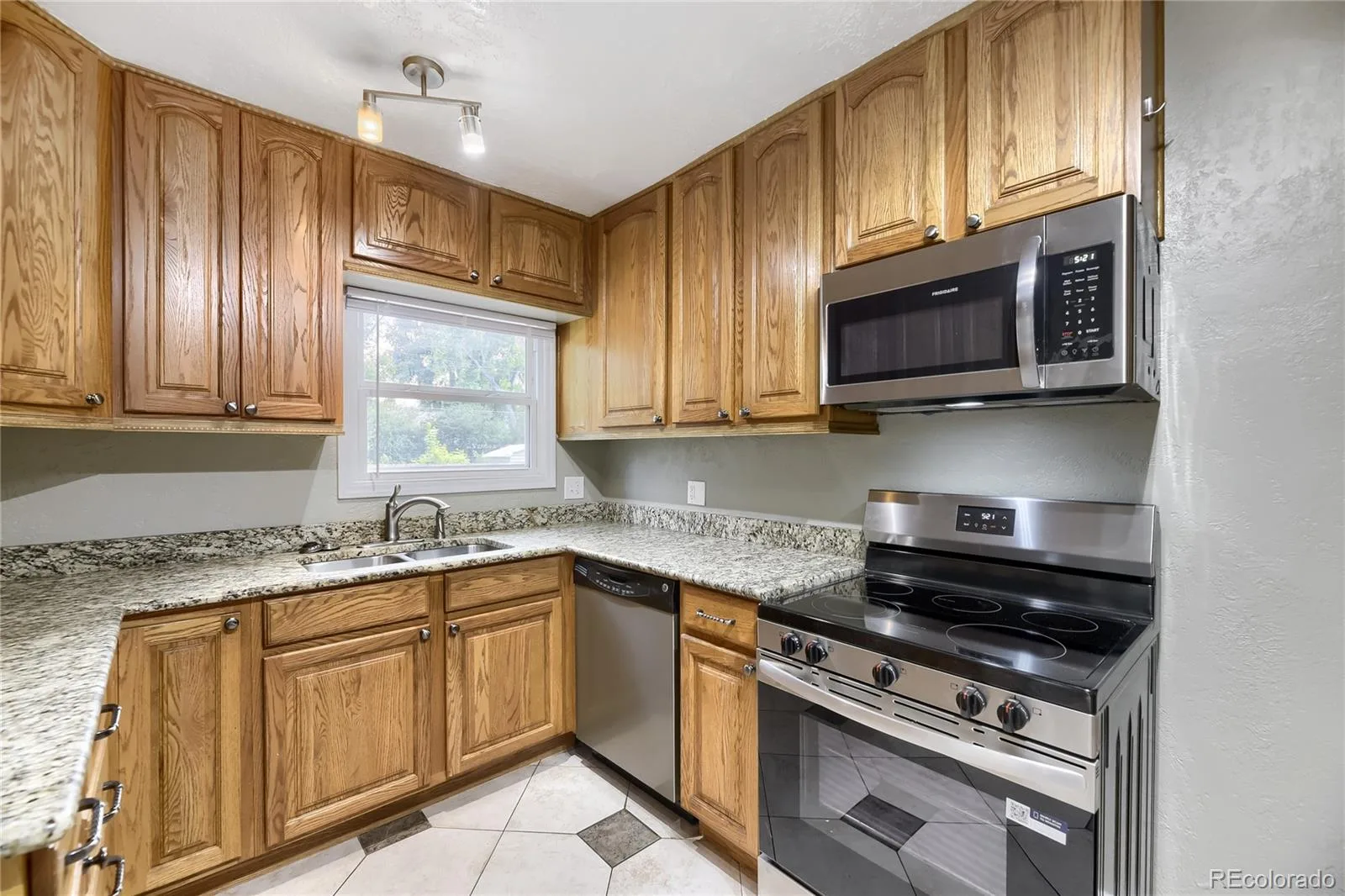 7050 W 5th Avenue Lakewood CO 80226 MLS #REC1842258 06092026160757 1600 14