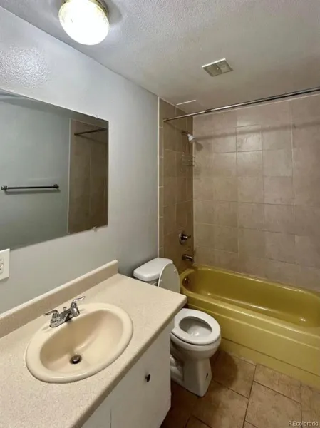 561 Geneva Street #200 Aurora CO 80010 MLS #REC1843746 05062026192409 800 6