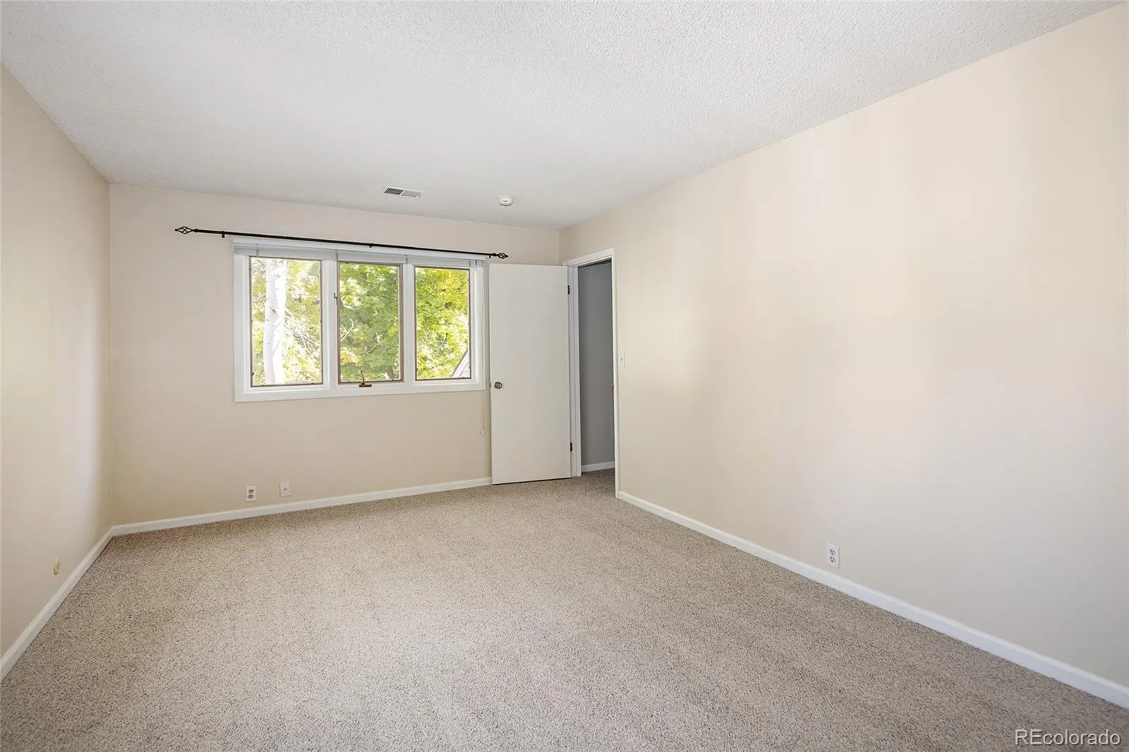 4505 S Yosemite Street #125 Denver CO 80237 | MLS #REC1850509 04072026202430 1600 33