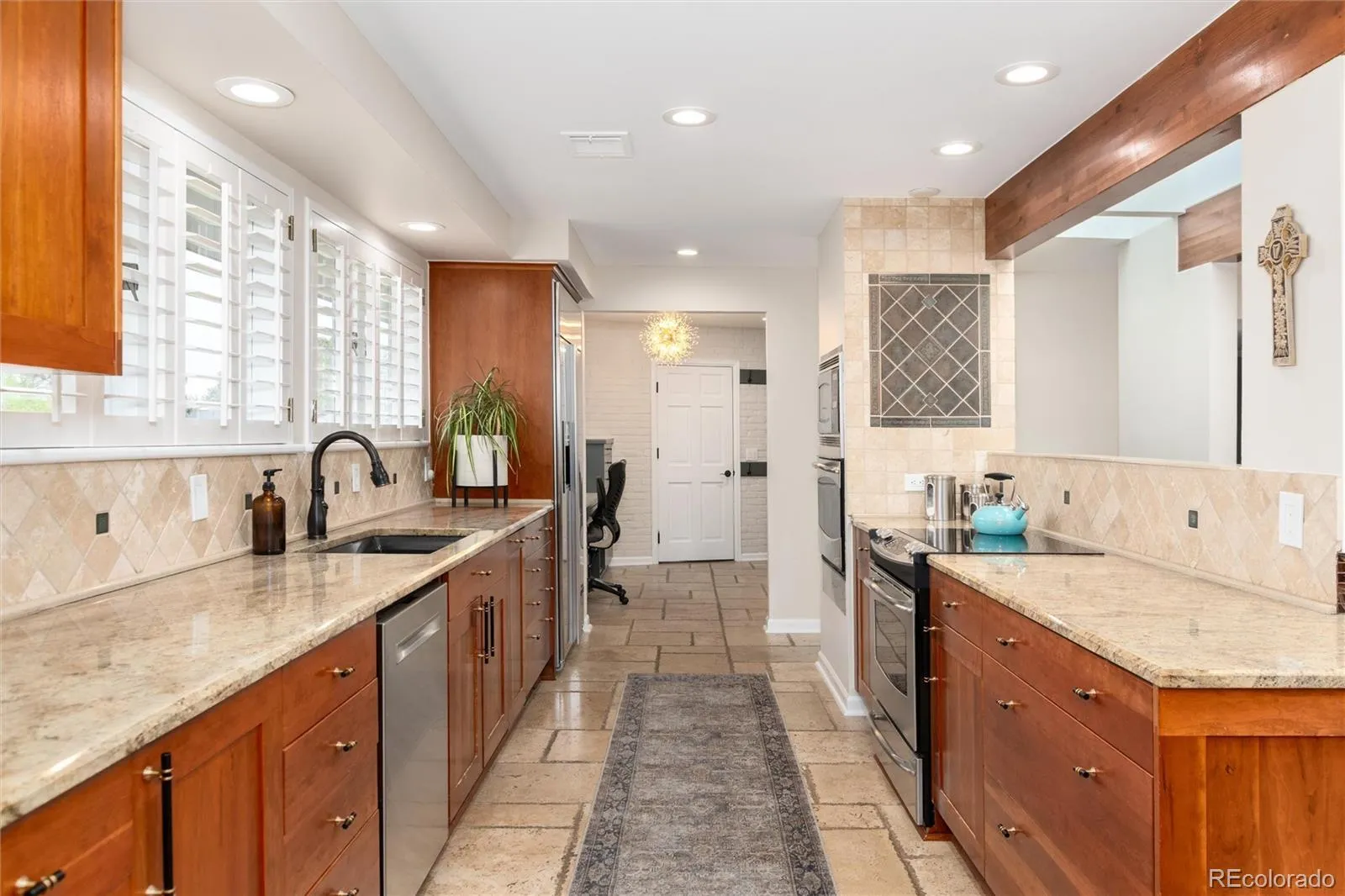 04142026140550 1600 20