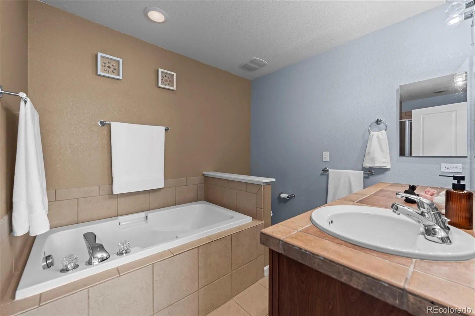 408 S Reed Street Lakewood CO 80226 | MLS #REC1854870 06272026004155 1600 26