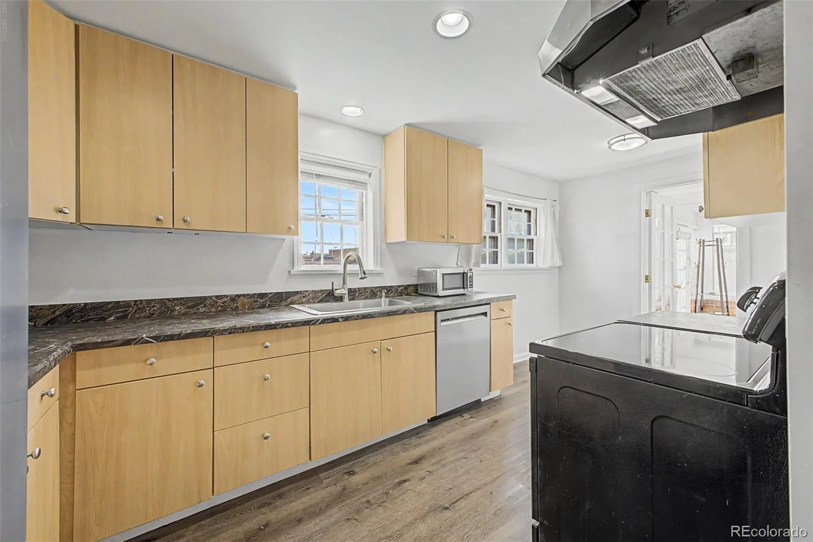 928 S Harrison Street Denver CO 80209 | MLS #REC1860574 10022026132312 1600 8