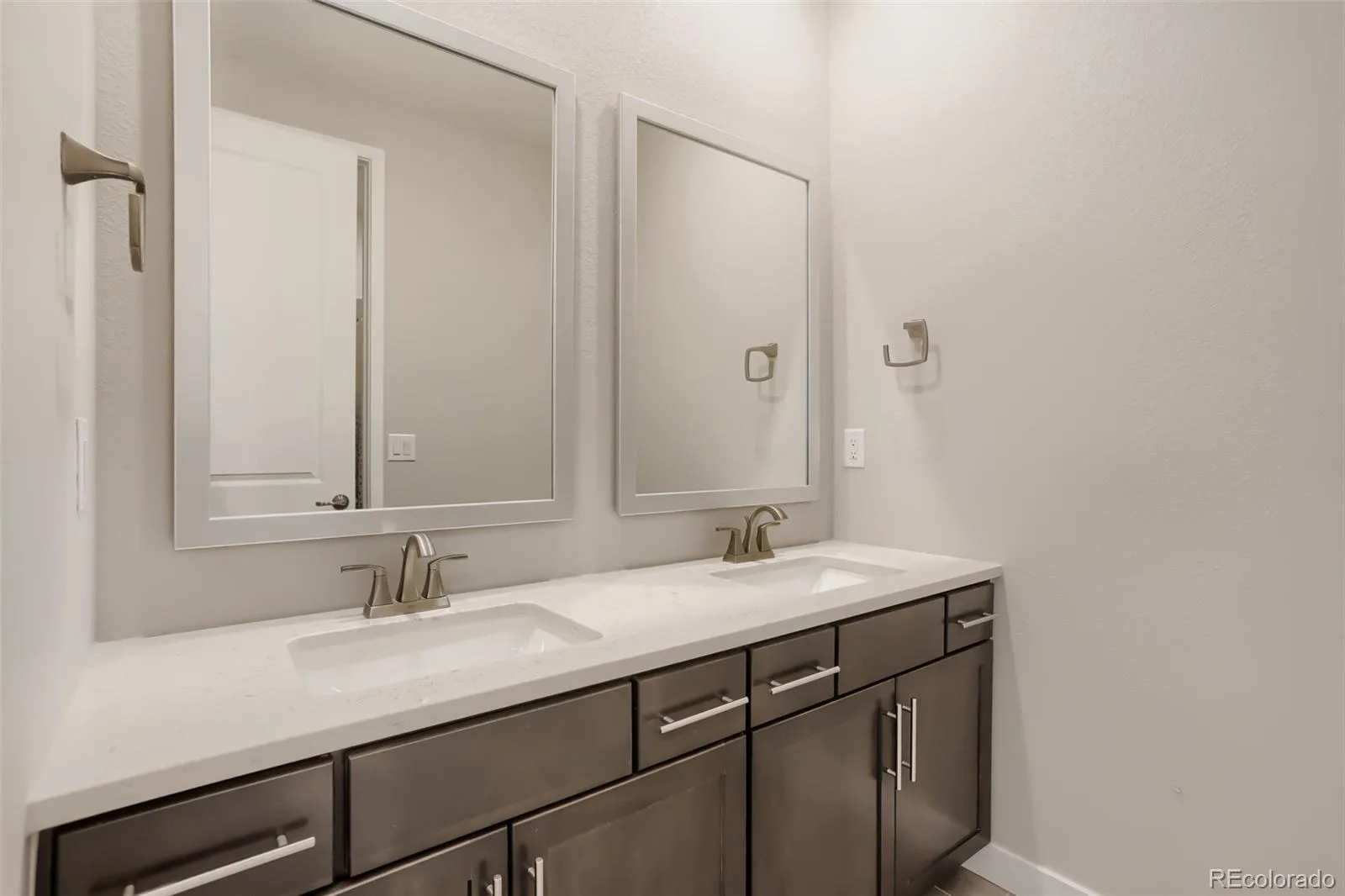 15566 W Beloit Avenue Morrison CO 80465 | MLS #REC1870268 08292026001847 1600 24
