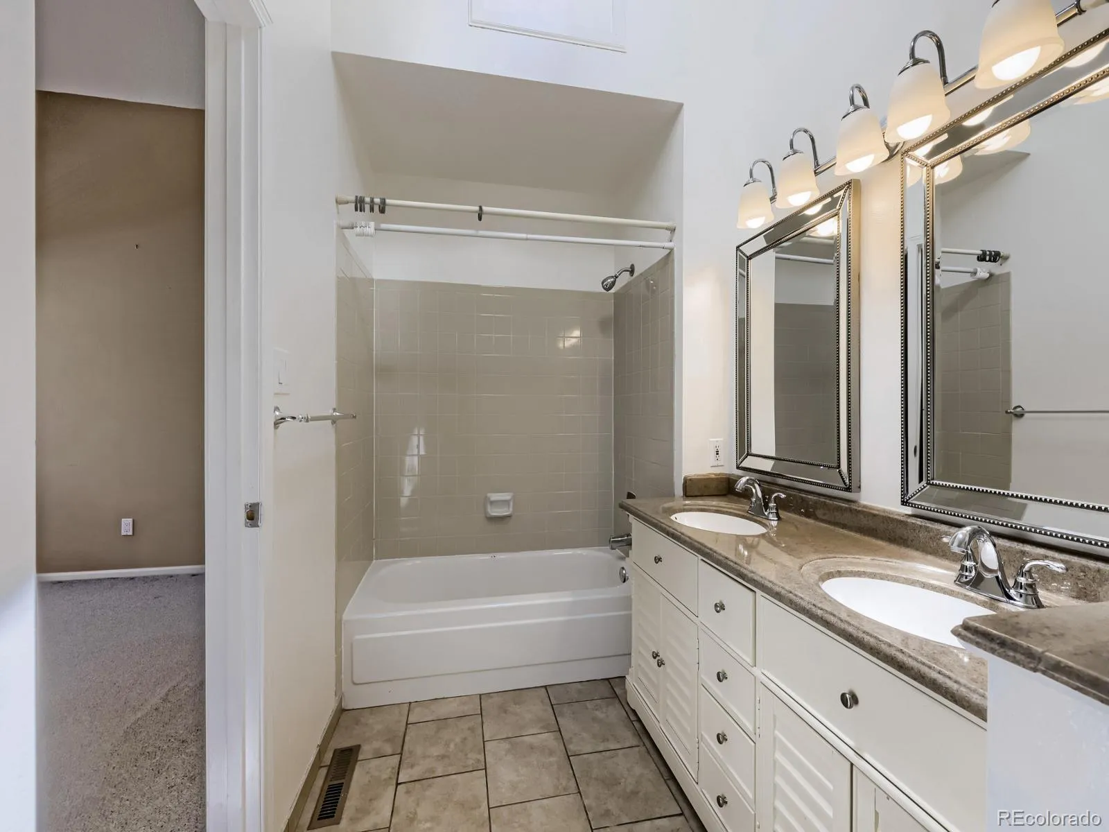 11846 E Cornell Circle Aurora CO 80014 MLS #REC1874659 05132026204850 1600 17