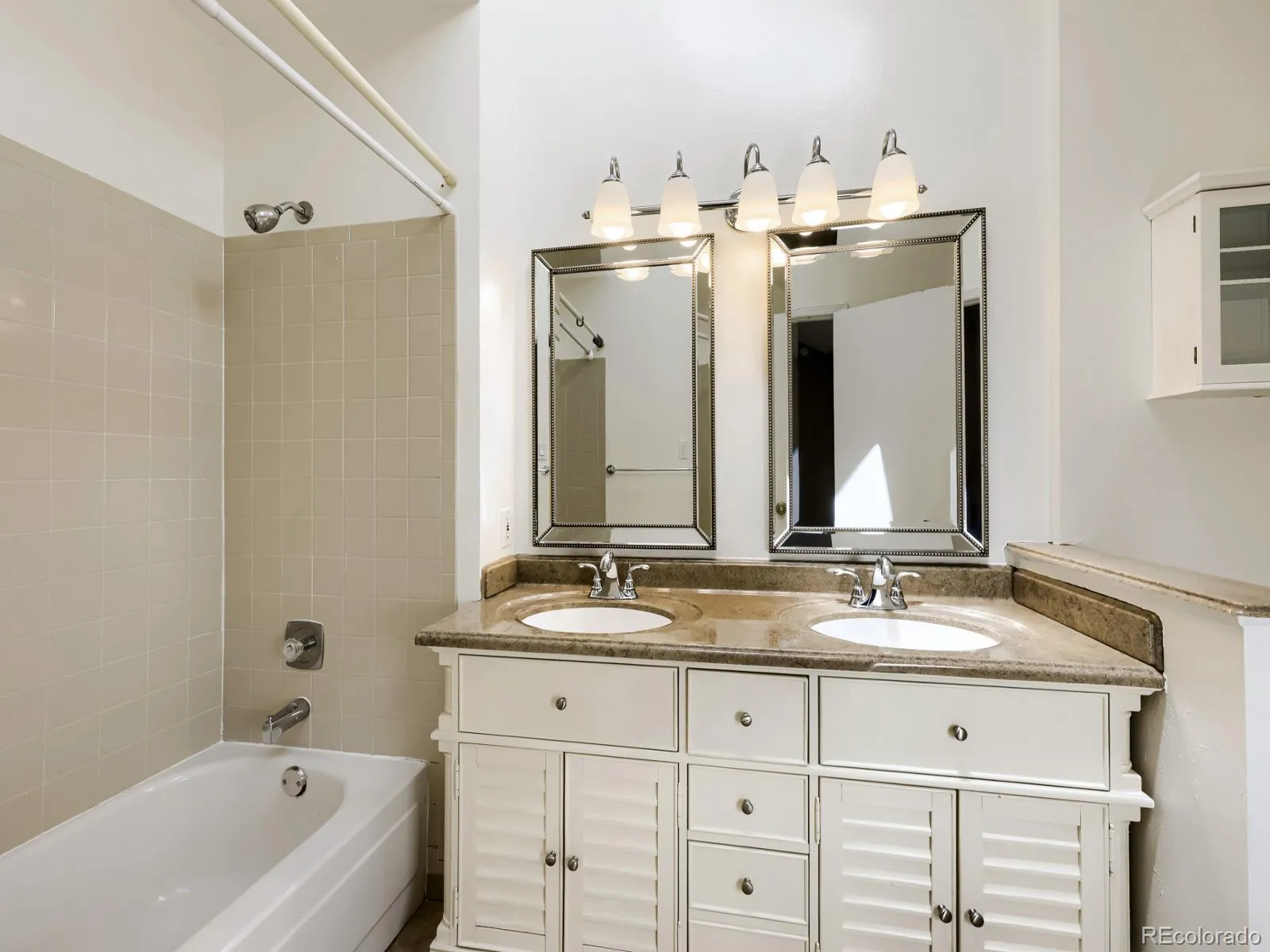 11846 E Cornell Circle Aurora CO 80014 MLS #REC1874659 05132026204850 1600 18