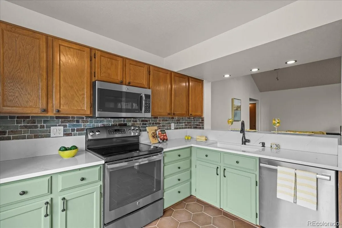 989 S Miller Street #204 Lakewood CO 80226 MLS #REC1876718 06082026233600 1200 10