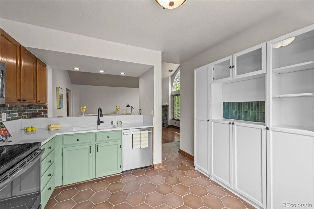 989 S Miller Street #204 Lakewood CO 80226 MLS #REC1876718 06082026233600 1200 11