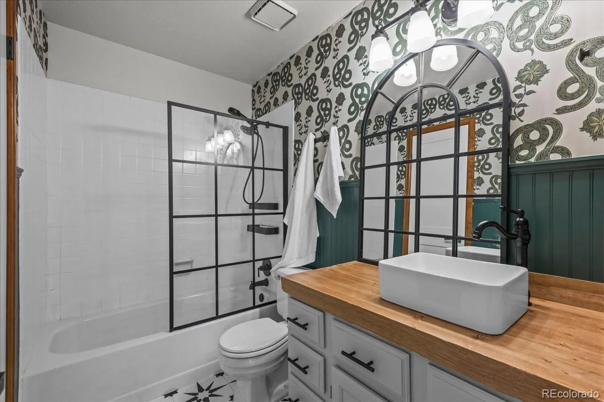 989 S Miller Street #204 Lakewood CO 80226 MLS #REC1876718 06082026233600 1200 16