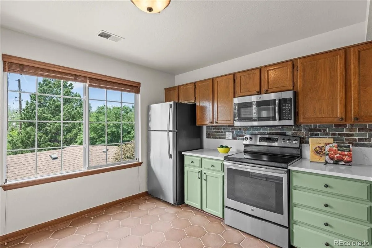 989 S Miller Street #204 Lakewood CO 80226 MLS #REC1876718 06082026233600 1200 8