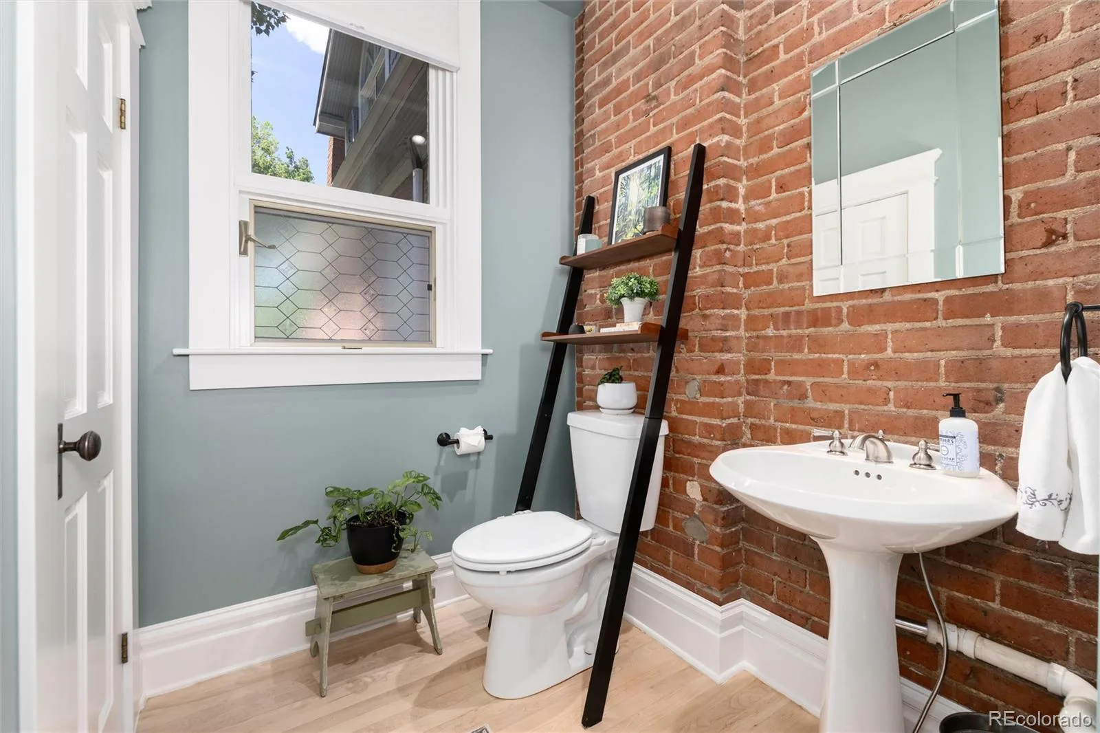 1550 S Logan Street Denver CO 80210 | MLS #REC1879566 08212026005132 1600 21