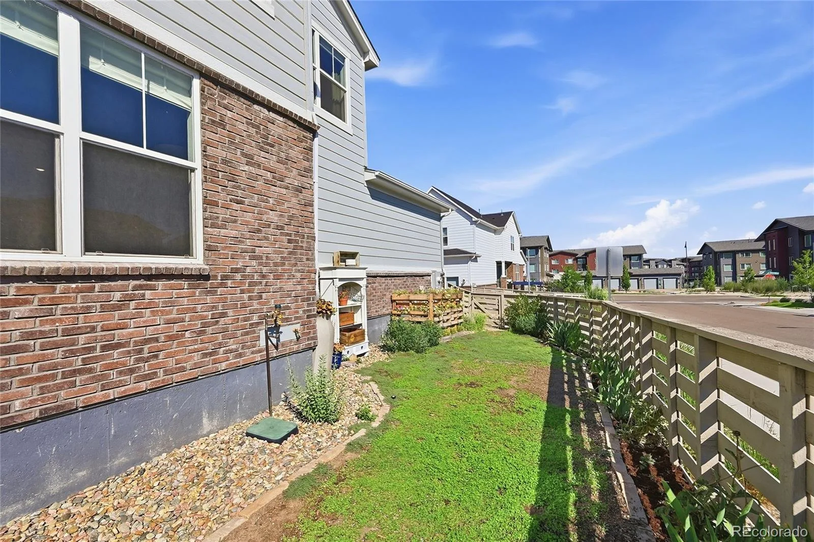 8281 Hunts Peak Street Littleton CO 80125 | MLS #REC1882609 07242026031655 1600 26