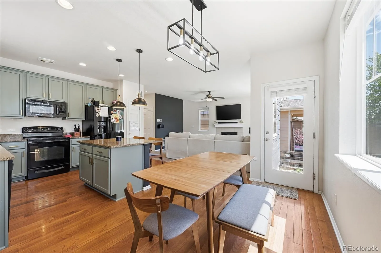 4860 S Picadilly Court Aurora CO 80015 MLS #REC1884065 04252026175307 1600 7