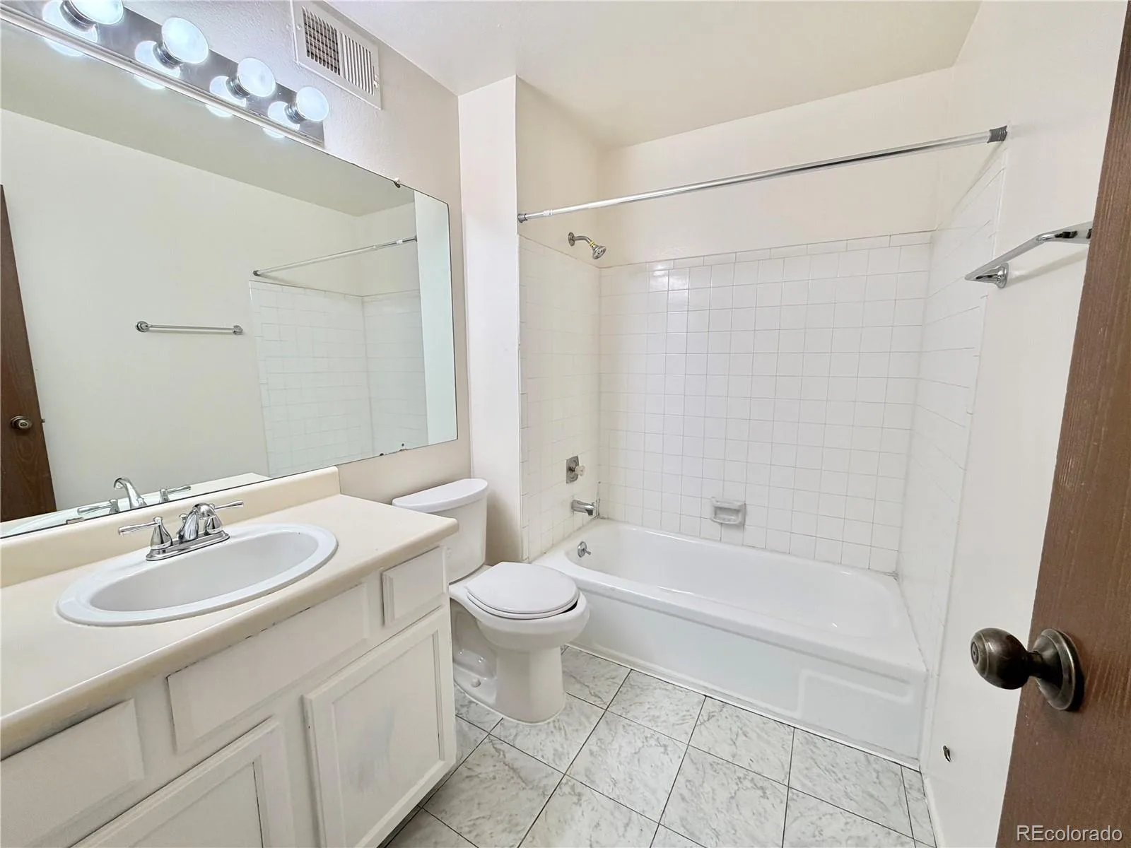 12043 E Harvard Avenue #208 Aurora CO 80014 | MLS #REC1895792 09232026111400 1600 9