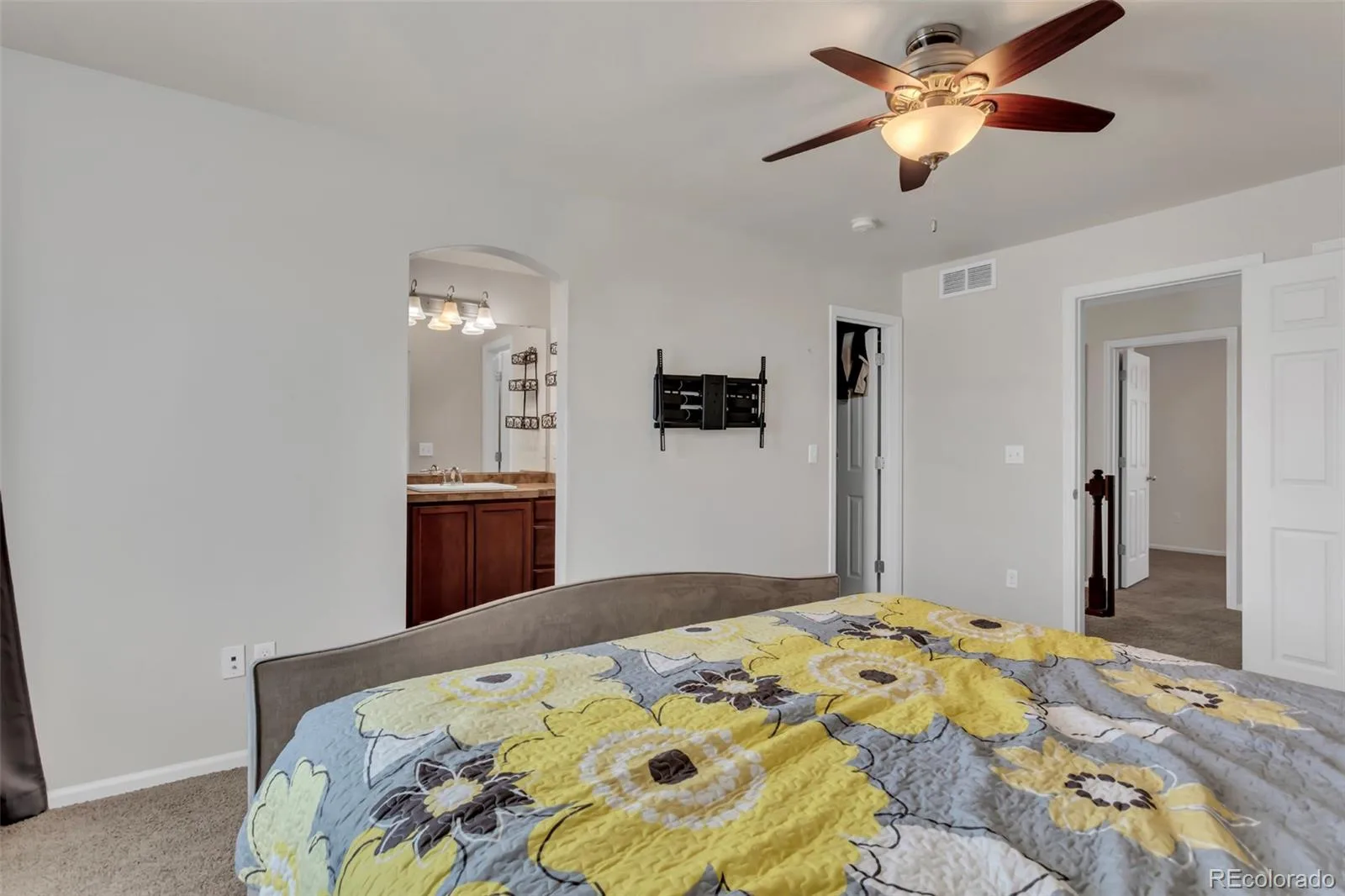 5545 E Liverpool Denver CO 80249 | MLS #REC1901224 09282026024355 1600 11