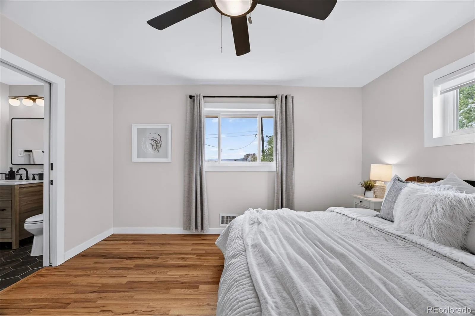 3075 S Holly Place Denver CO 80222 MLS #REC1909299 06092026072116 1600 16