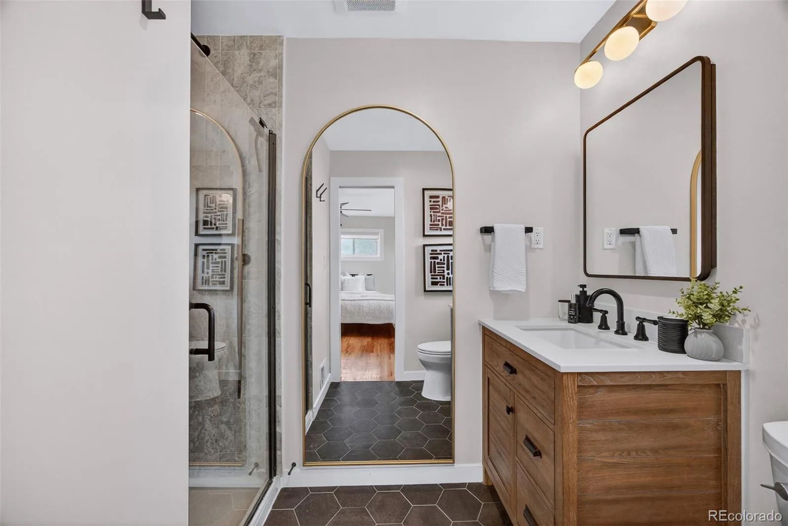 3075 S Holly Place Denver CO 80222 MLS #REC1909299 06092026072116 1600 18