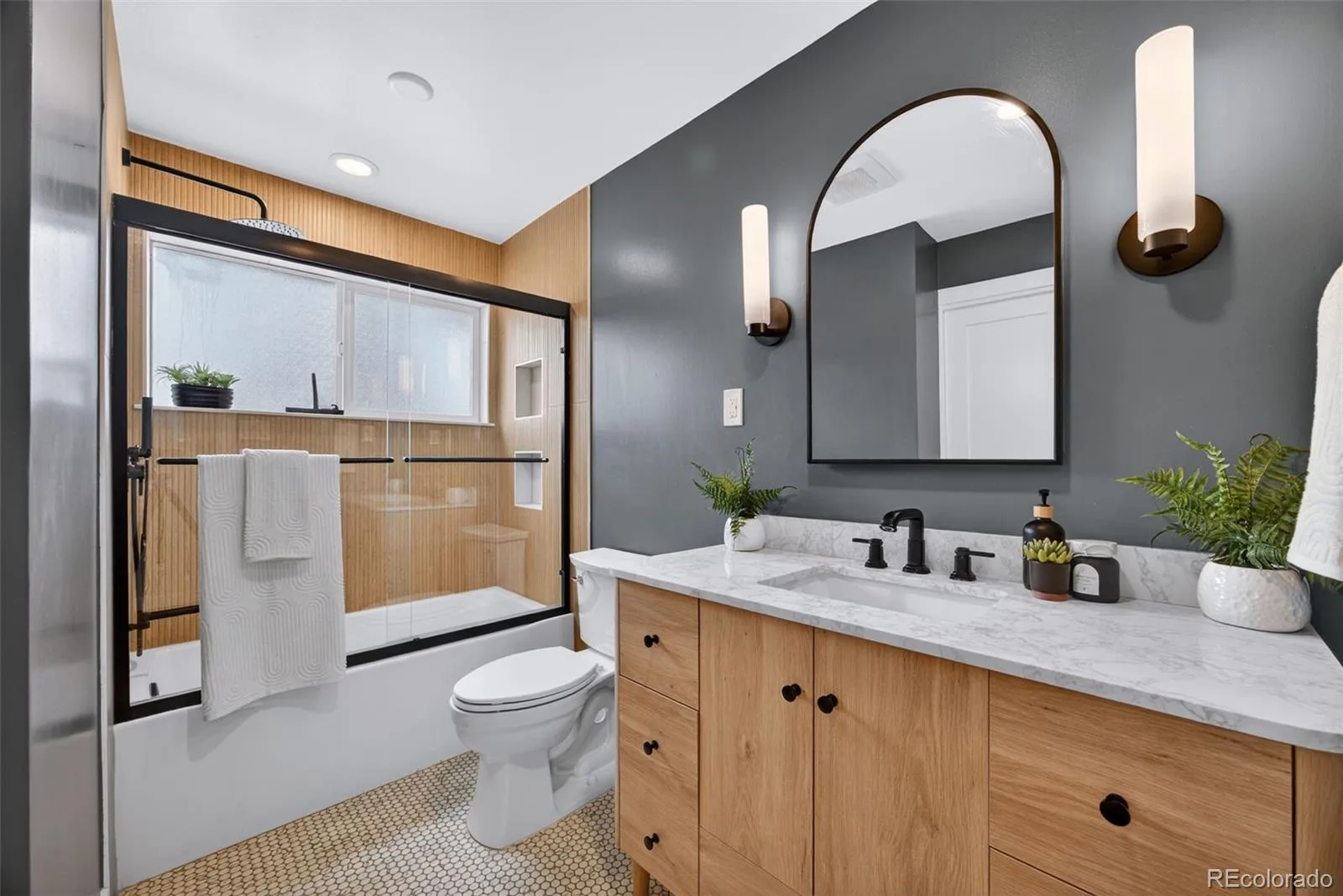 3075 S Holly Place Denver CO 80222 MLS #REC1909299 06092026072116 1600 21
