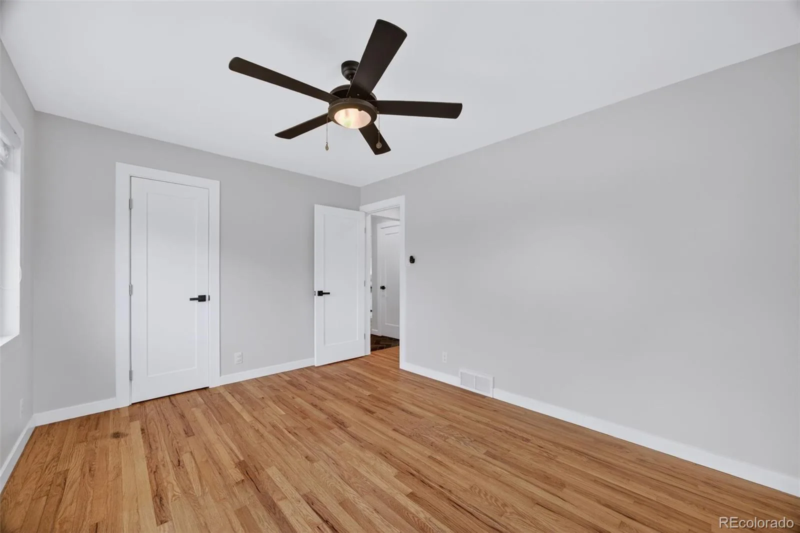 3075 S Holly Place Denver CO 80222 MLS #REC1909299 06092026072116 1600 23