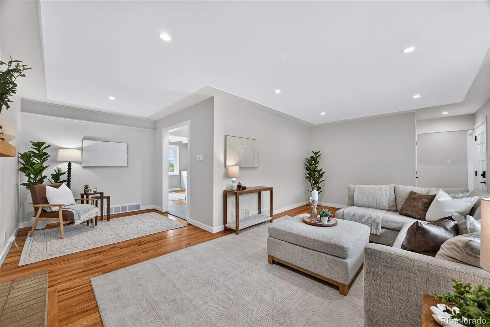 3075 S Holly Place Denver CO 80222 MLS #REC1909299 06092026072116 1600 3