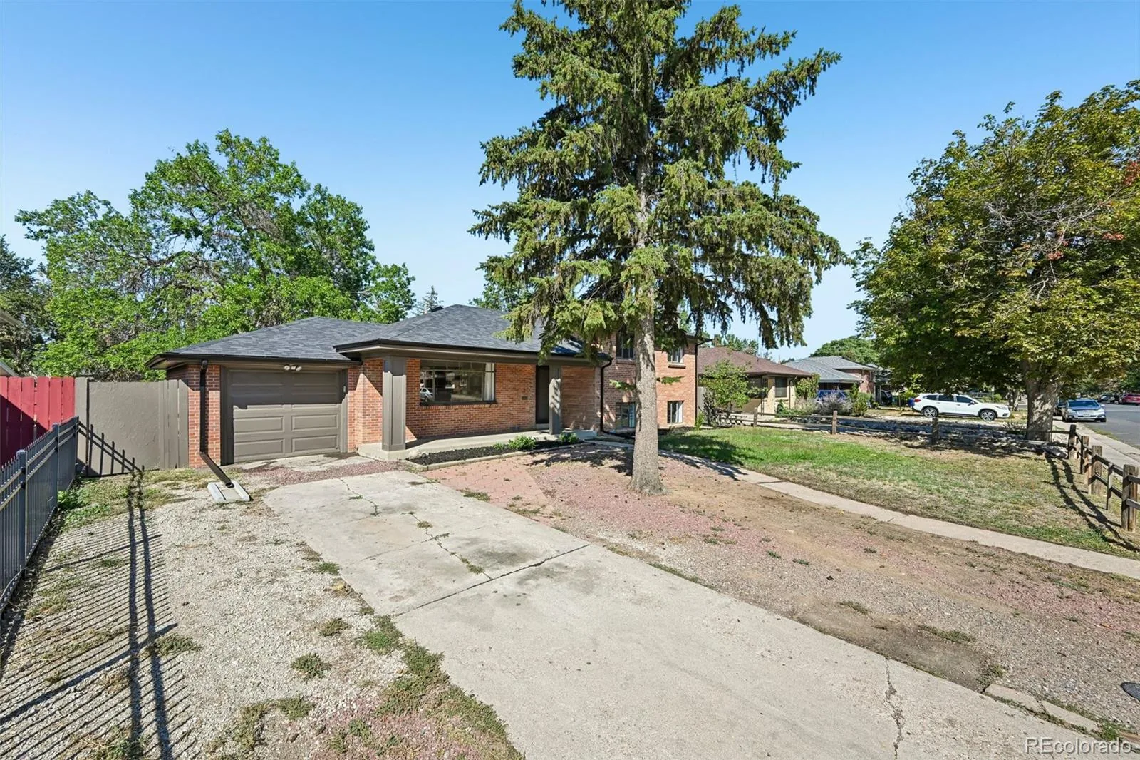 2261 Oakland Street Aurora CO 80010 | MLS #REC1913796 10062026034124 1600 1