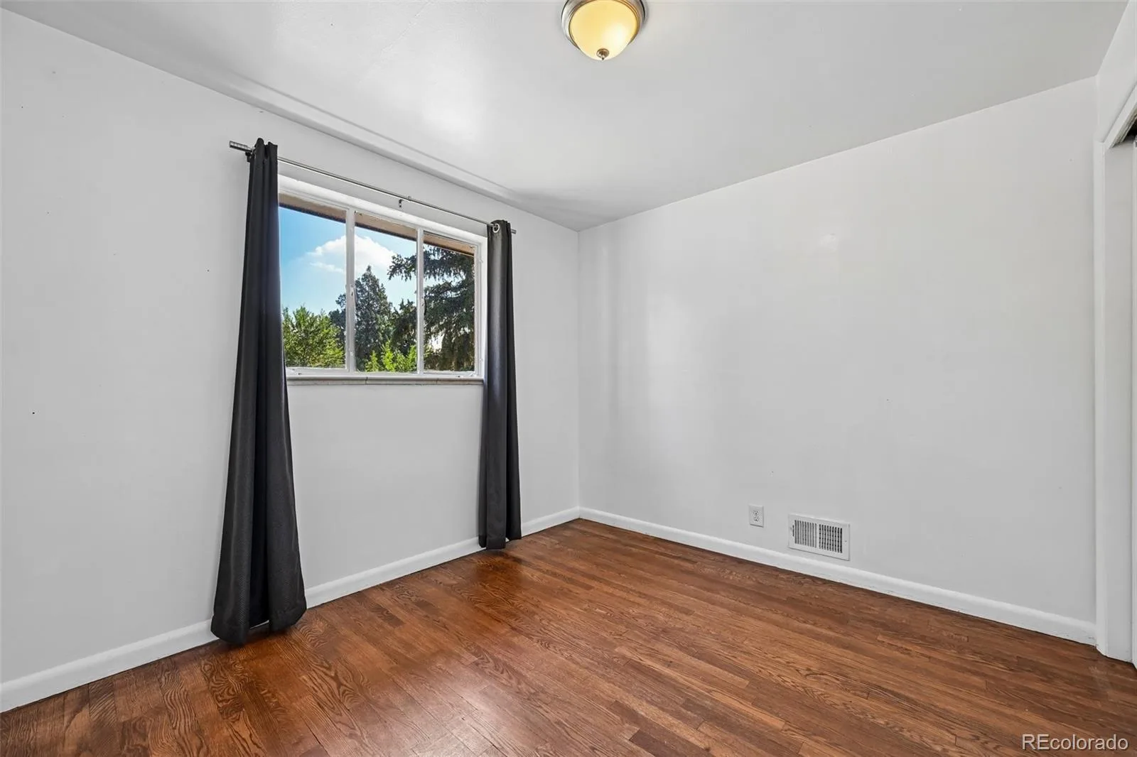 2261 Oakland Street Aurora CO 80010 | MLS #REC1913796 10062026034124 1600 14
