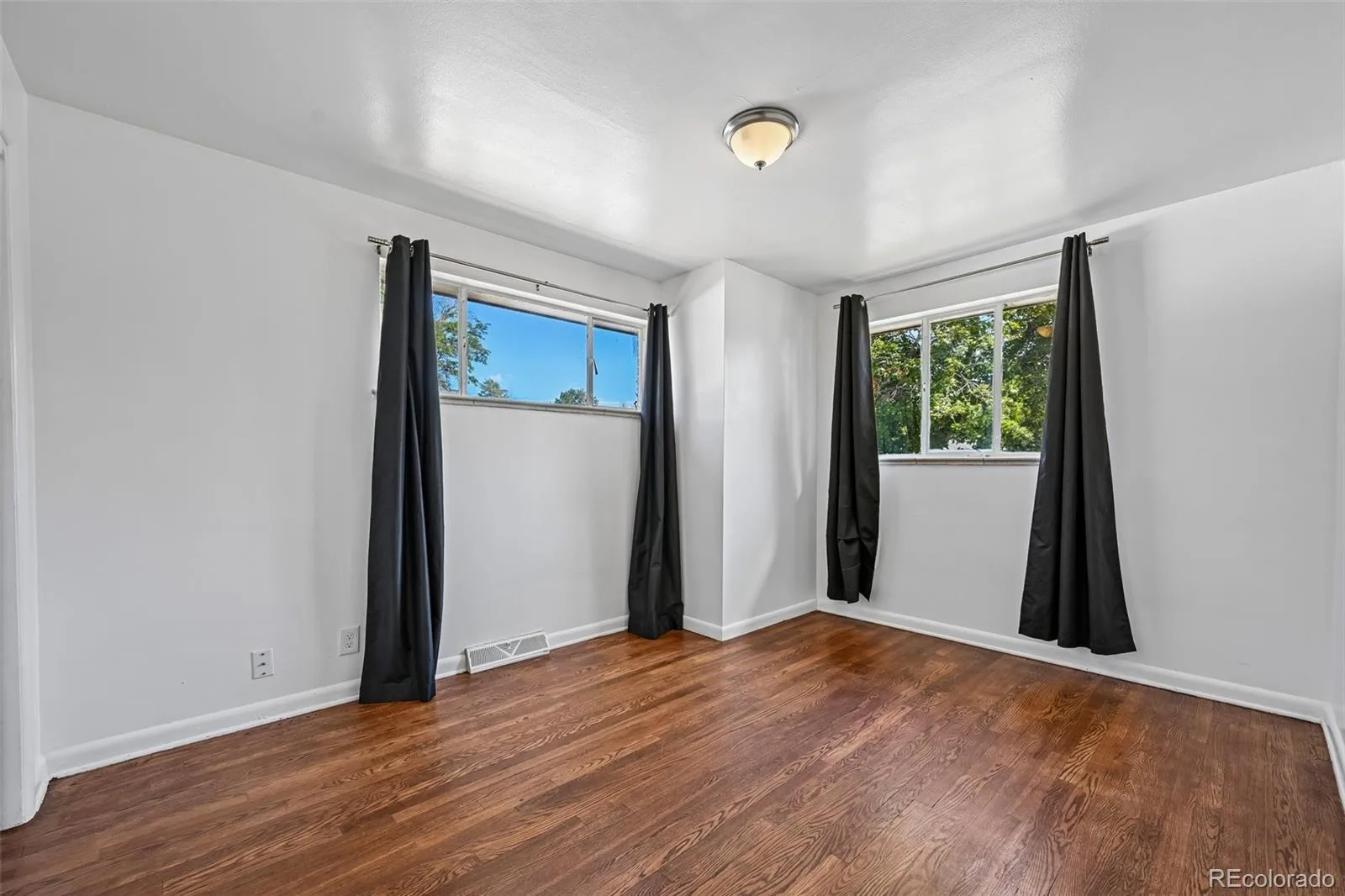 2261 Oakland Street Aurora CO 80010 | MLS #REC1913796 10062026034124 1600 16