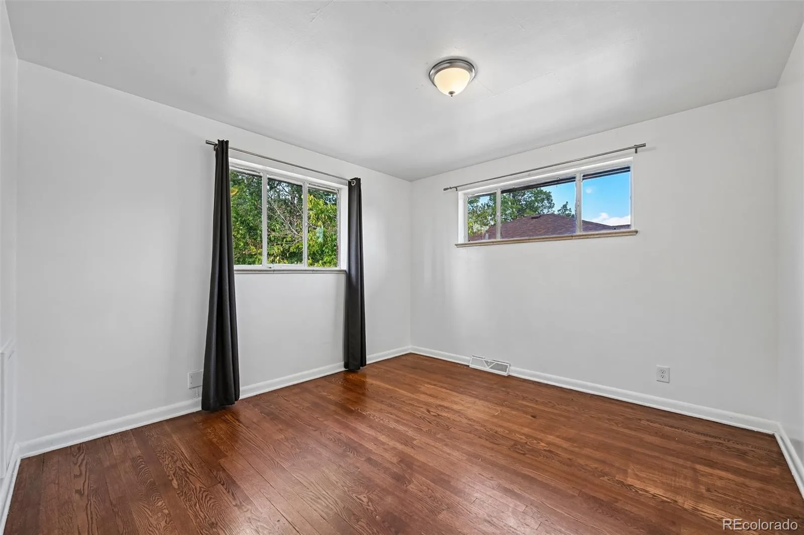 2261 Oakland Street Aurora CO 80010 | MLS #REC1913796 10062026034124 1600 19