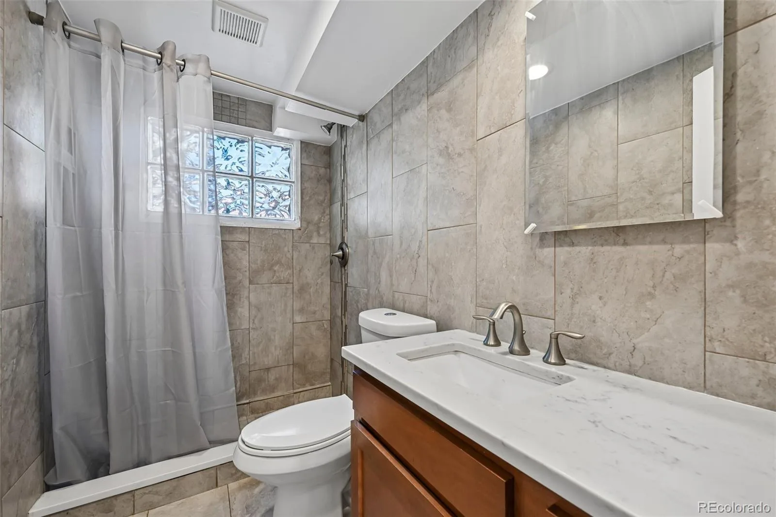 2261 Oakland Street Aurora CO 80010 | MLS #REC1913796 10062026034124 1600 24