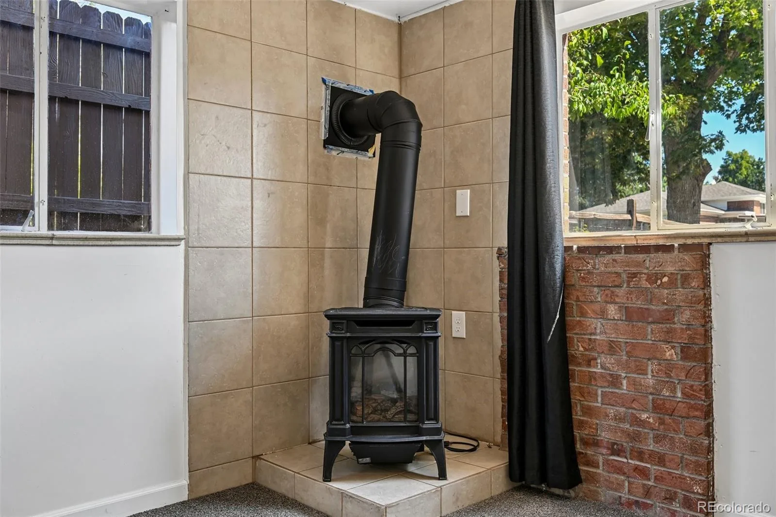 2261 Oakland Street Aurora CO 80010 | MLS #REC1913796 10062026034124 1600 33