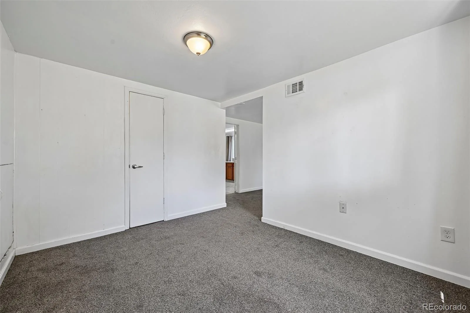 2261 Oakland Street Aurora CO 80010 | MLS #REC1913796 10062026034124 1600 36