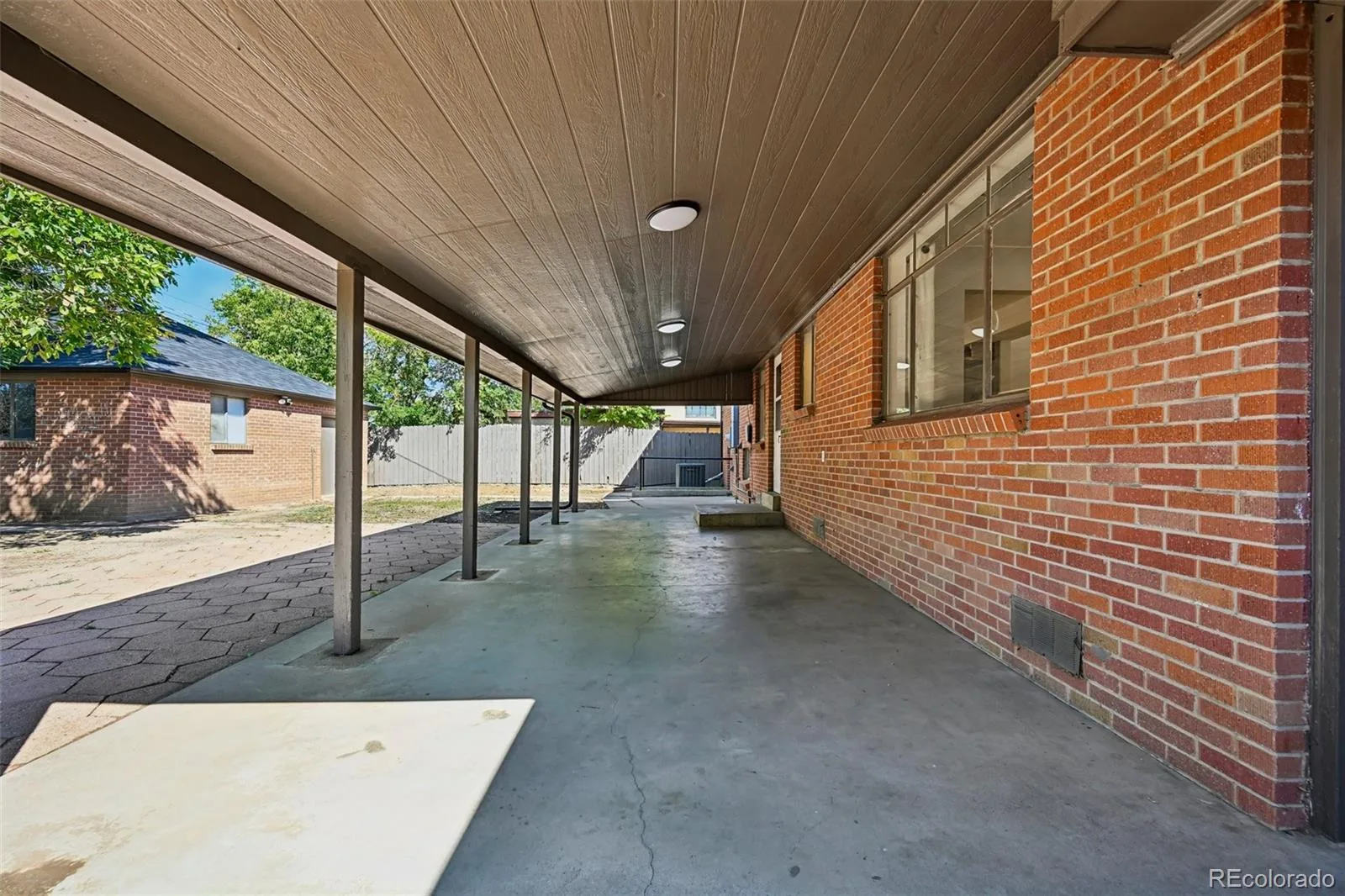 2261 Oakland Street Aurora CO 80010 | MLS #REC1913796 10062026034124 1600 37