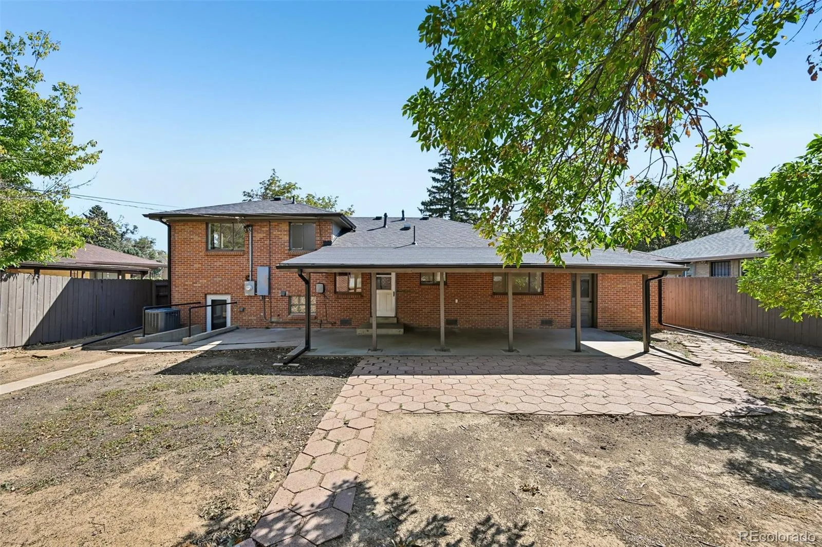 2261 Oakland Street Aurora CO 80010 | MLS #REC1913796 10062026034124 1600 40