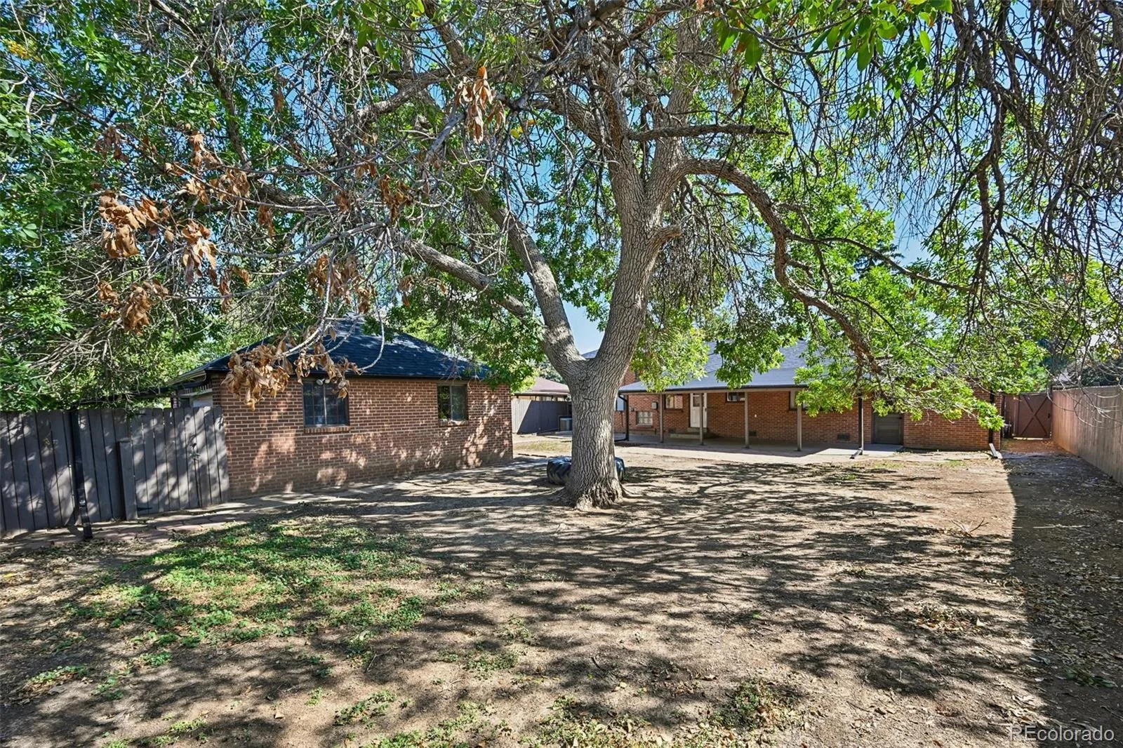 2261 Oakland Street Aurora CO 80010 | MLS #REC1913796 10062026034124 1600 42