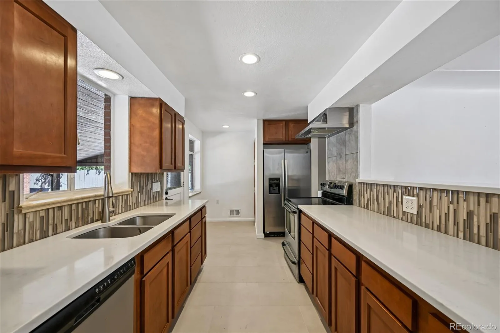 2261 Oakland Street Aurora CO 80010 | MLS #REC1913796 10062026034124 1600 9