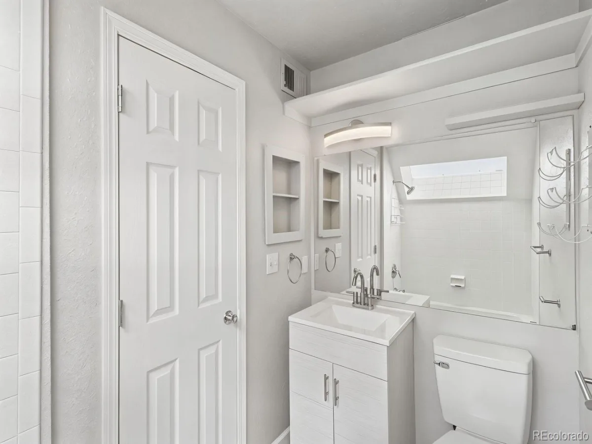17054 E Tennessee Drive #207 Aurora CO 80017 | MLS #REC1914045 09252026173951 1200 20