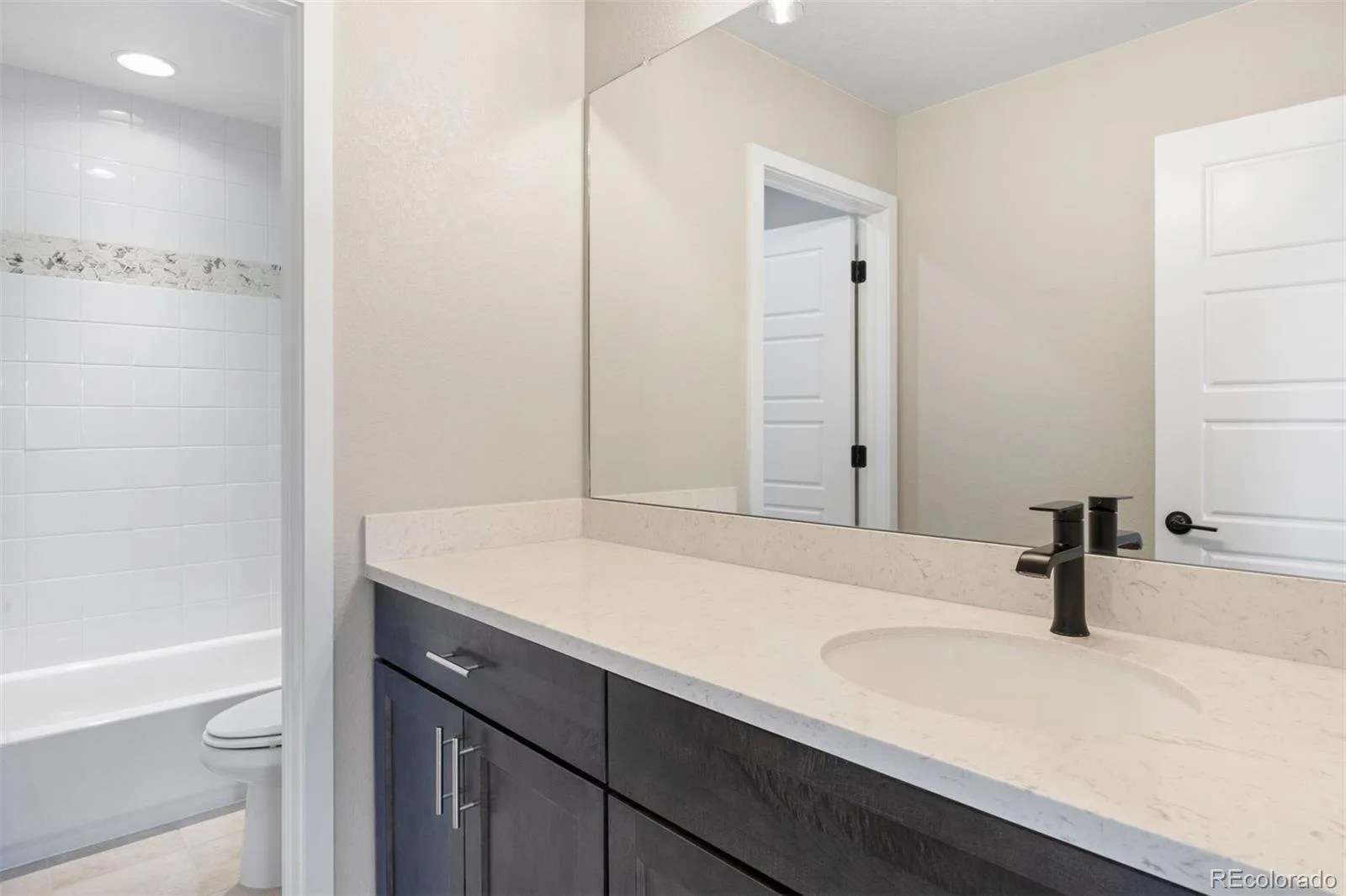 6129 Stable View Street Castle Pines CO 80108 MLS #REC1930741 06092026074750 1600 18