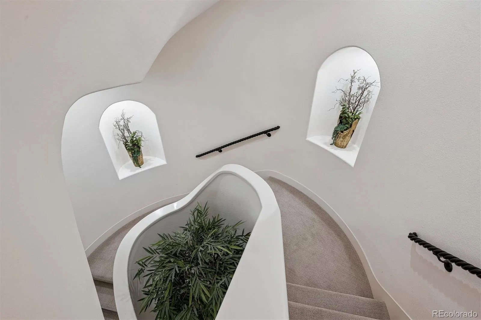 04162026204227 1600 10