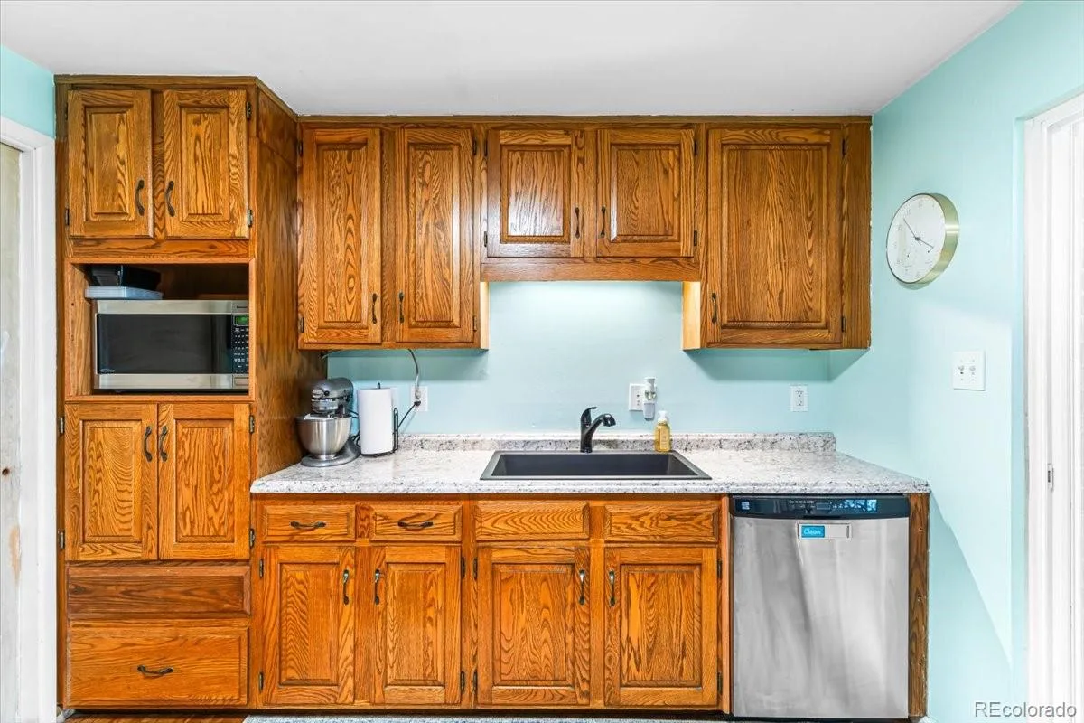8826 Oakwood Street Westminster CO 80031 MLS #REC1944282 06192026233621 1200 13