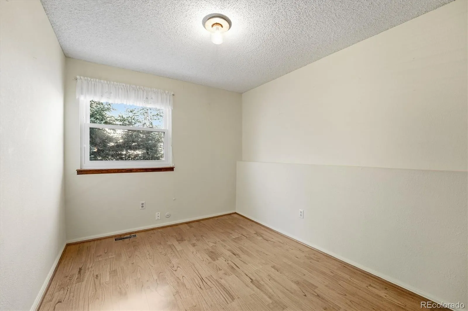 449 W Jamison Circle Littleton CO 80120 MLS #REC1949052 05052026223655 1600 12