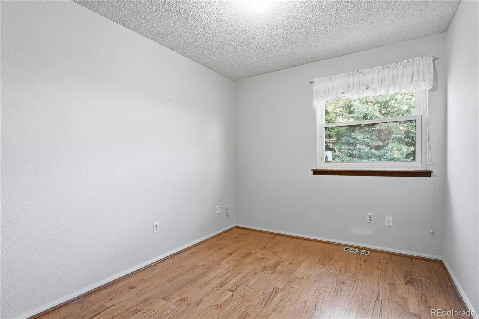 449 W Jamison Circle Littleton CO 80120 MLS #REC1949052 05052026223655 1600 16