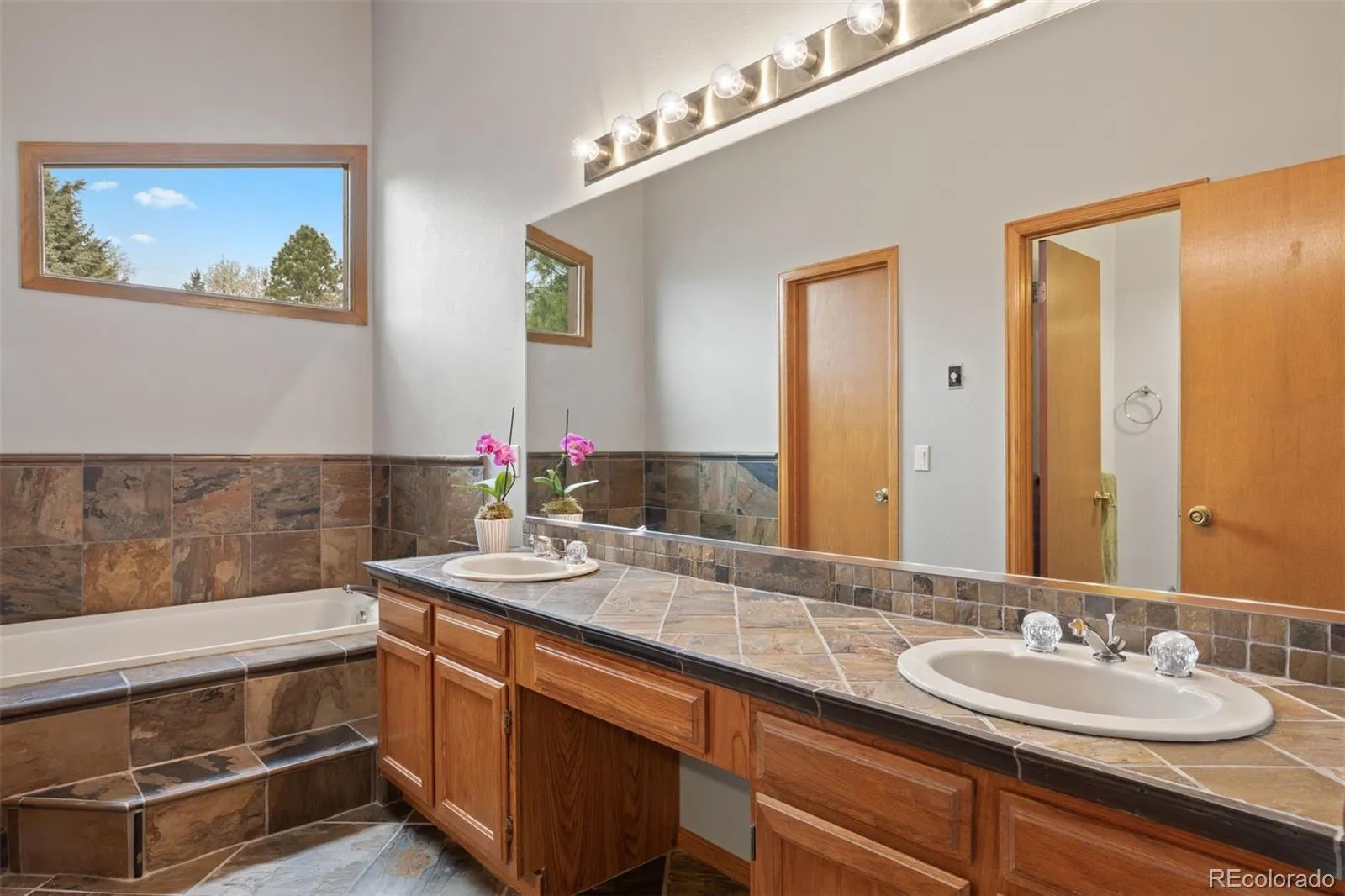 04042026000518 1600 35