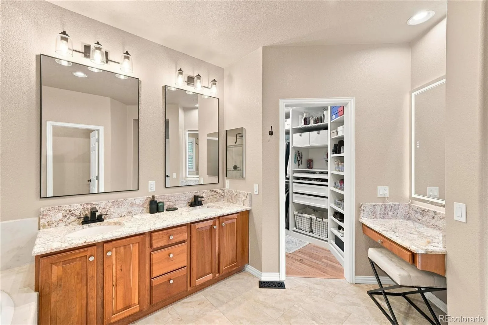 2908 Oakshire Court Littleton CO 80126 | MLS #REC1958454 08132026011504 1600 16
