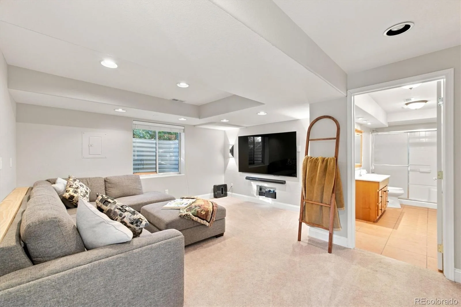 2908 Oakshire Court Littleton CO 80126 | MLS #REC1958454 08132026011504 1600 32