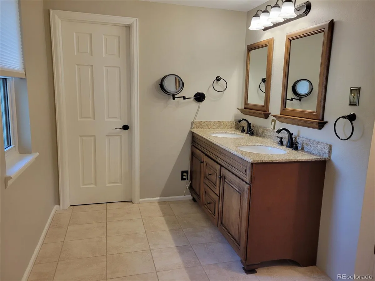 8401 E Long Avenue Centennial CO 80112 MLS #REC1958857 06172026050606 1200 34