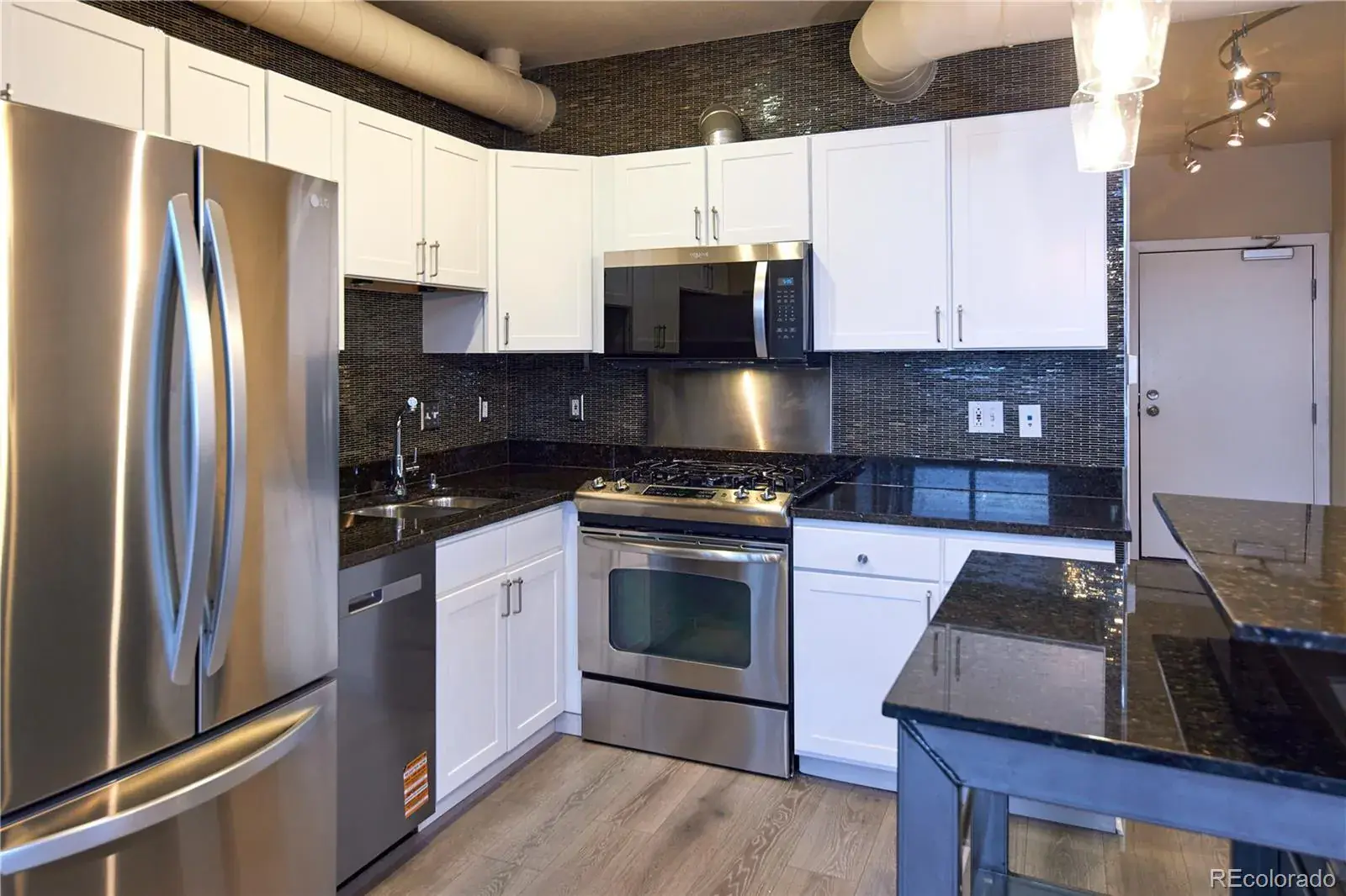 10302025214752 1600 4