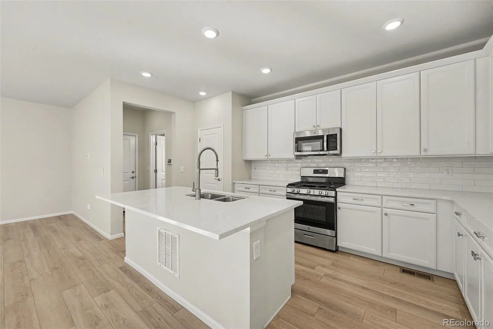 6026 N Orleans Street Aurora CO 80019 | MLS #REC1964214 09242026101132 1600 11