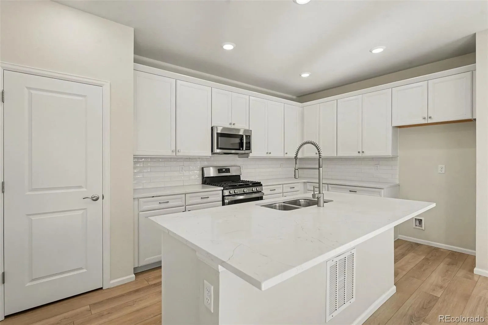 6026 N Orleans Street Aurora CO 80019 | MLS #REC1964214 09242026101132 1600 12