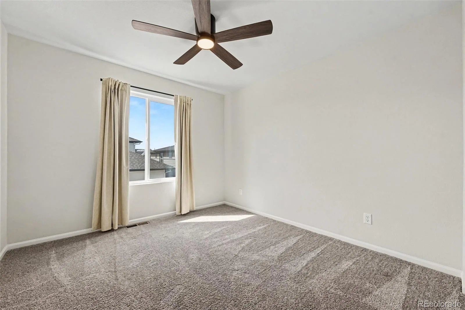 6026 N Orleans Street Aurora CO 80019 | MLS #REC1964214 09242026101132 1600 26
