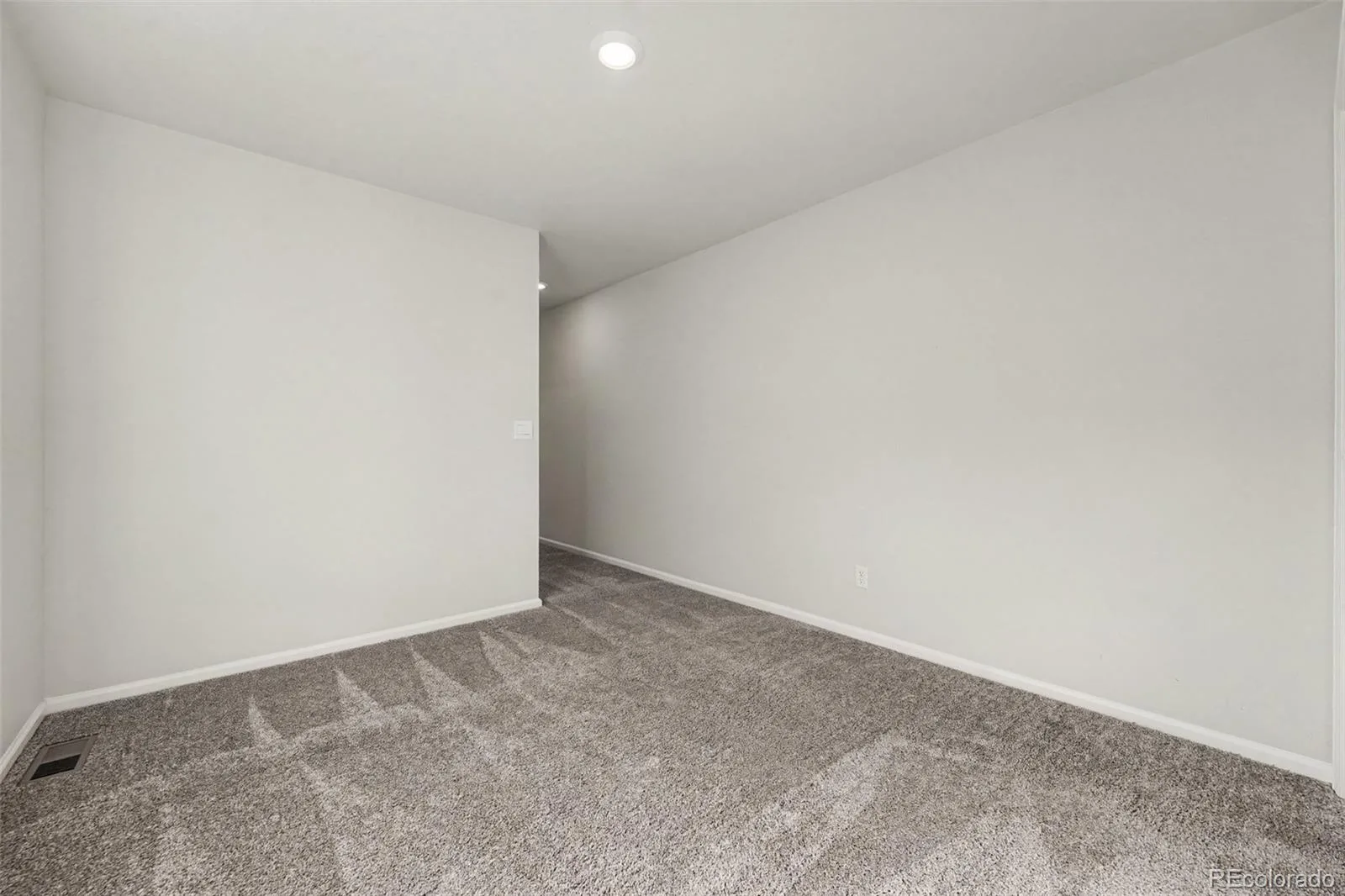 6026 N Orleans Street Aurora CO 80019 | MLS #REC1964214 09242026101132 1600 29