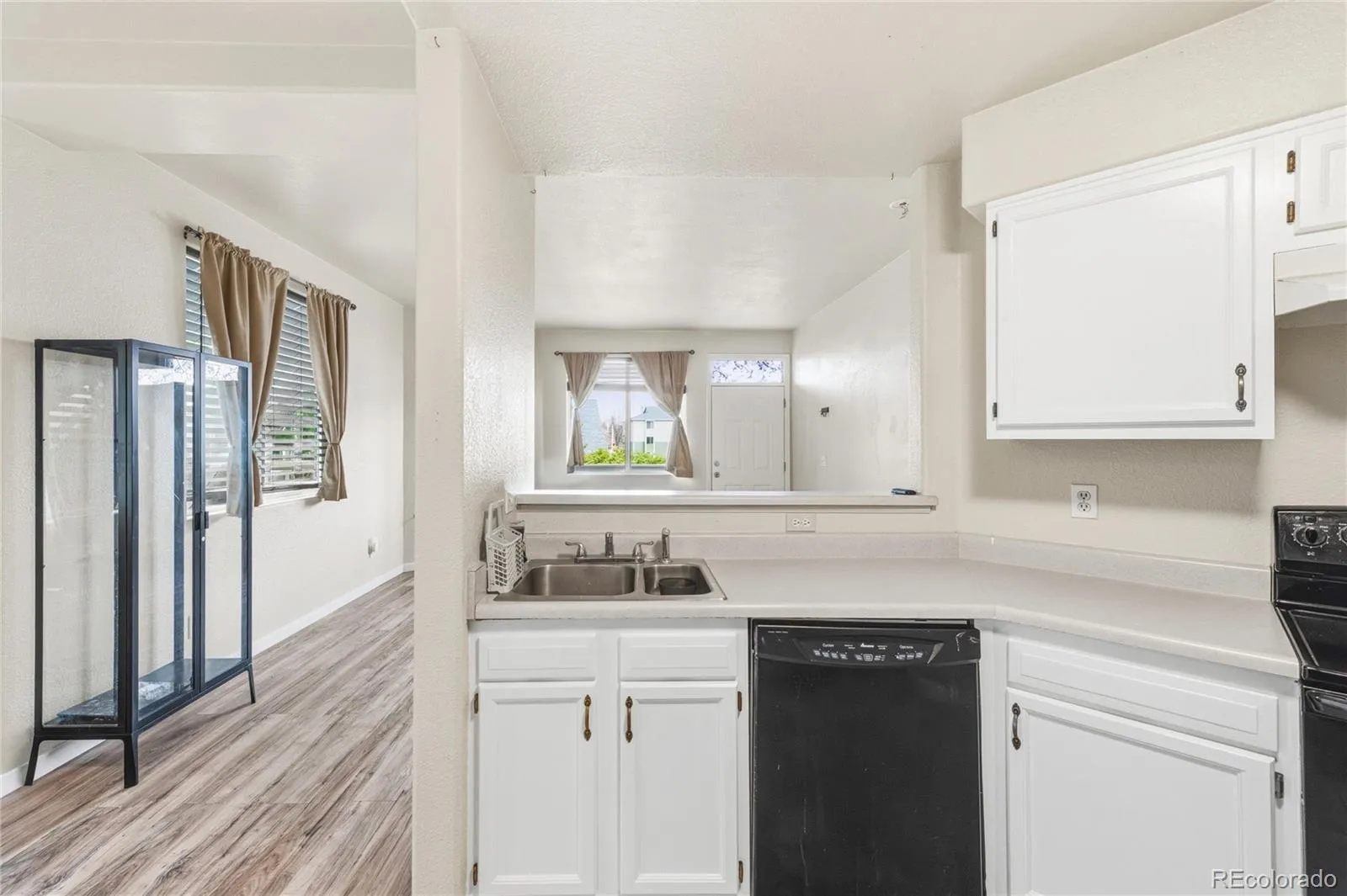 1010 S Yampa Street #101 Aurora CO 80017 MLS #REC1964573 04252026175124 1600 10